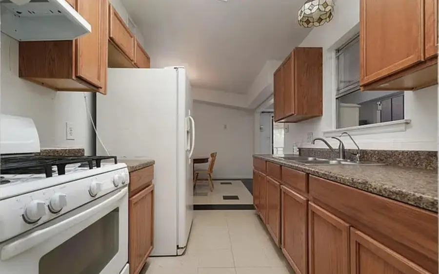 5166 Village Gln, San Antonio, TX 78218 - Image #2