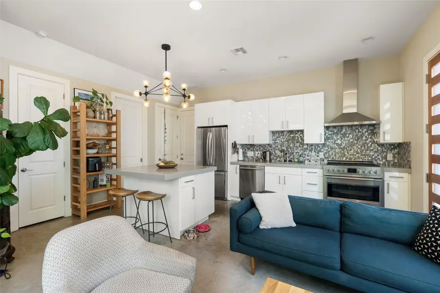 902 Calle Limon Rd #B, Austin, TX 78702 - #2