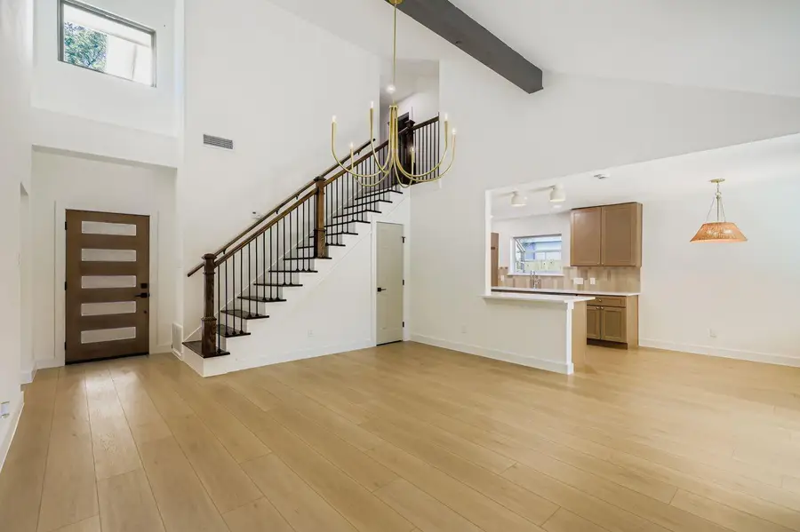 10407 Robinwood Cir, Austin, TX 78758 - Image #3