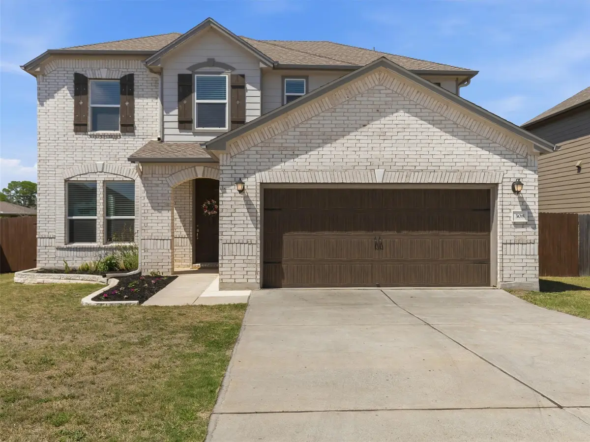 308 Linden St, Bastrop, TX 78602 - #1