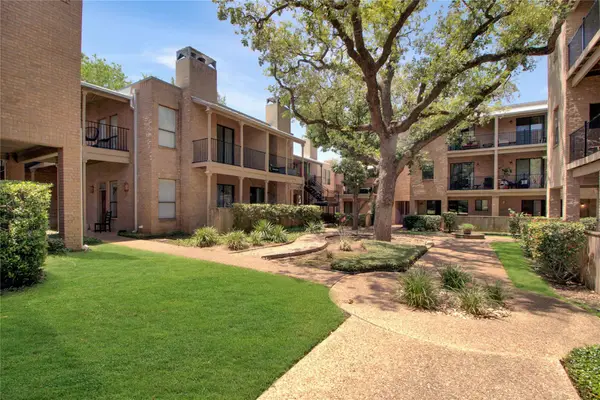 611 E 45th St #8, Austin, TX 78751