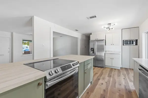 1307 Aspen St, Lockhart, TX 78644