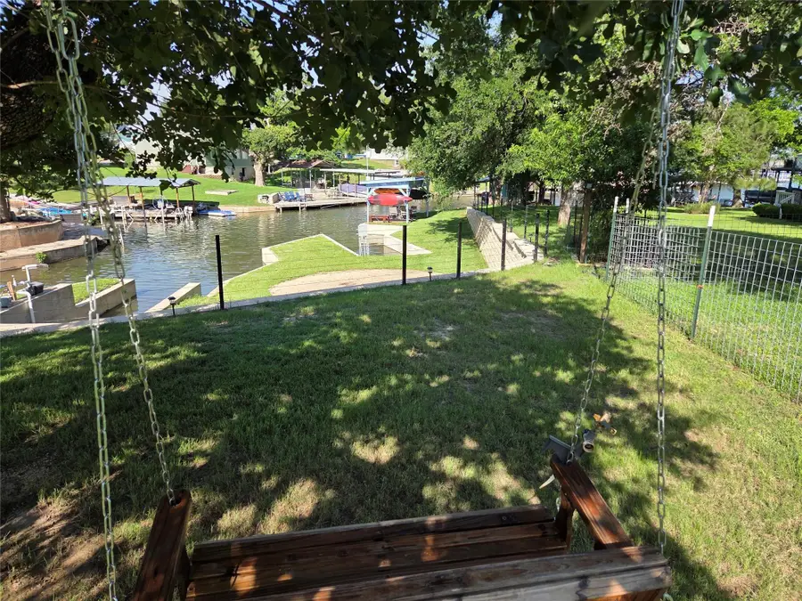 203 W Lakeshore Dr, Sunrise Beach Village, TX 78643 - #2