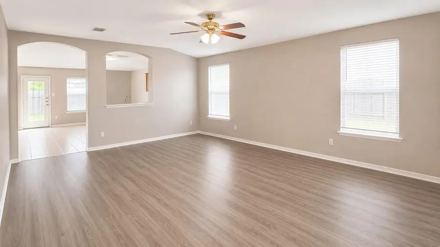 210 Lucky Clover Ln, Hutto, TX 78634 - #2
