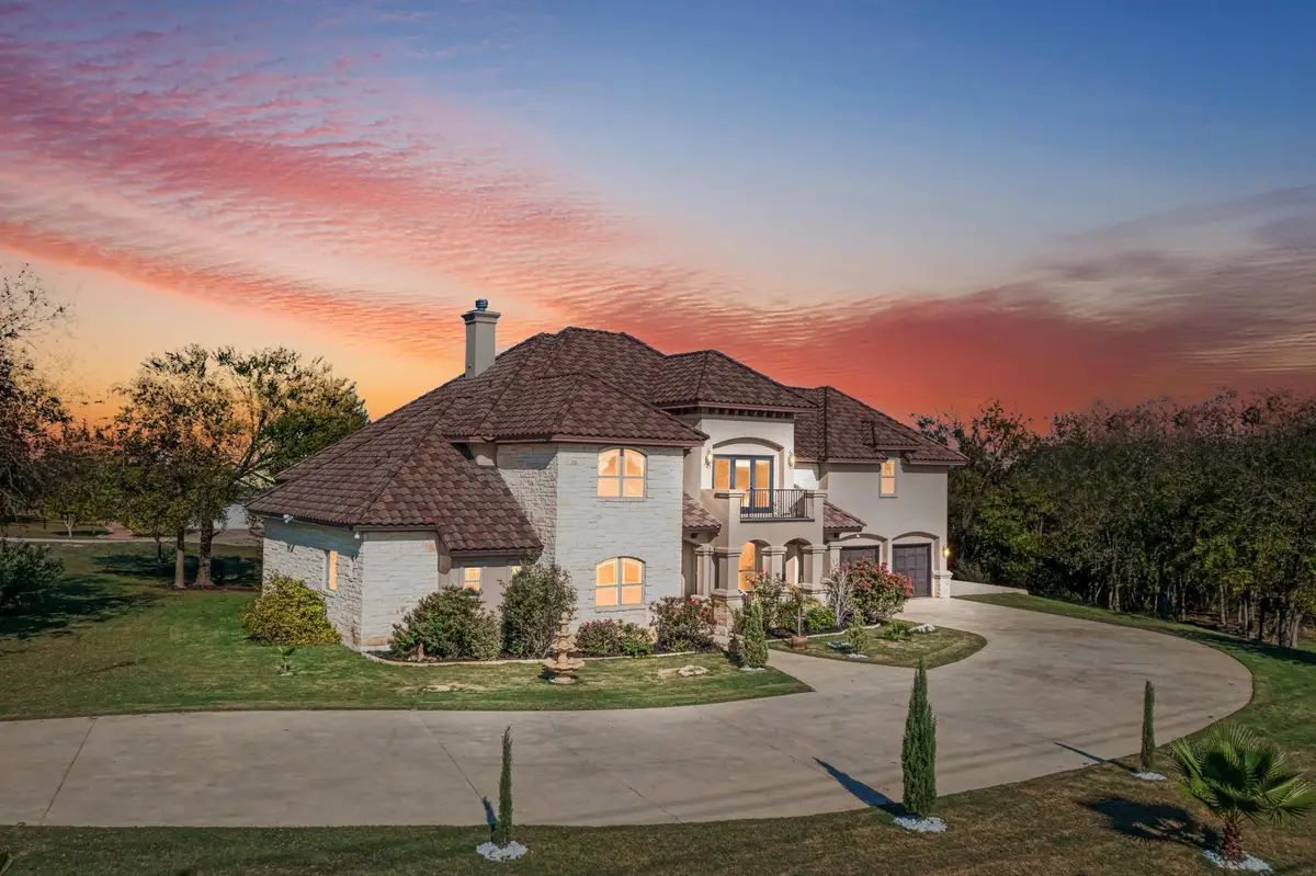 104 Spring Valley St, Hutto, TX 78634 - Image #1