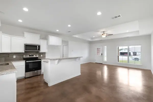 1123 Limestone Dr, Lampasas, TX 76550