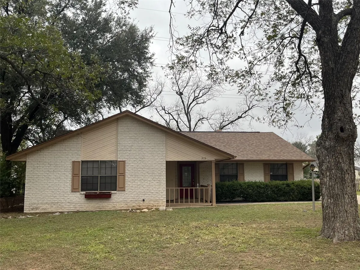 319 Columbine St, Meadowlakes, TX 78654 - Image #1