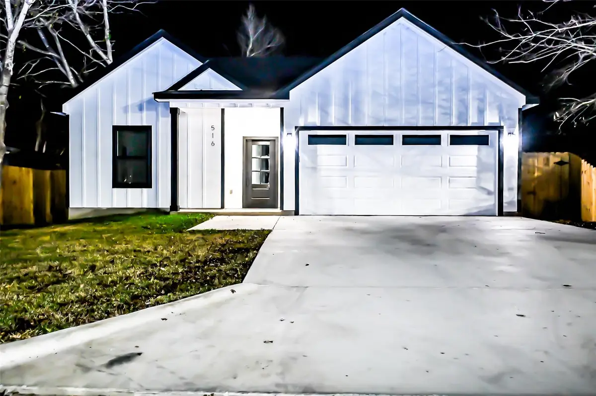 516 N Hackberry Ave, Luling, TX 78648 - Image #1