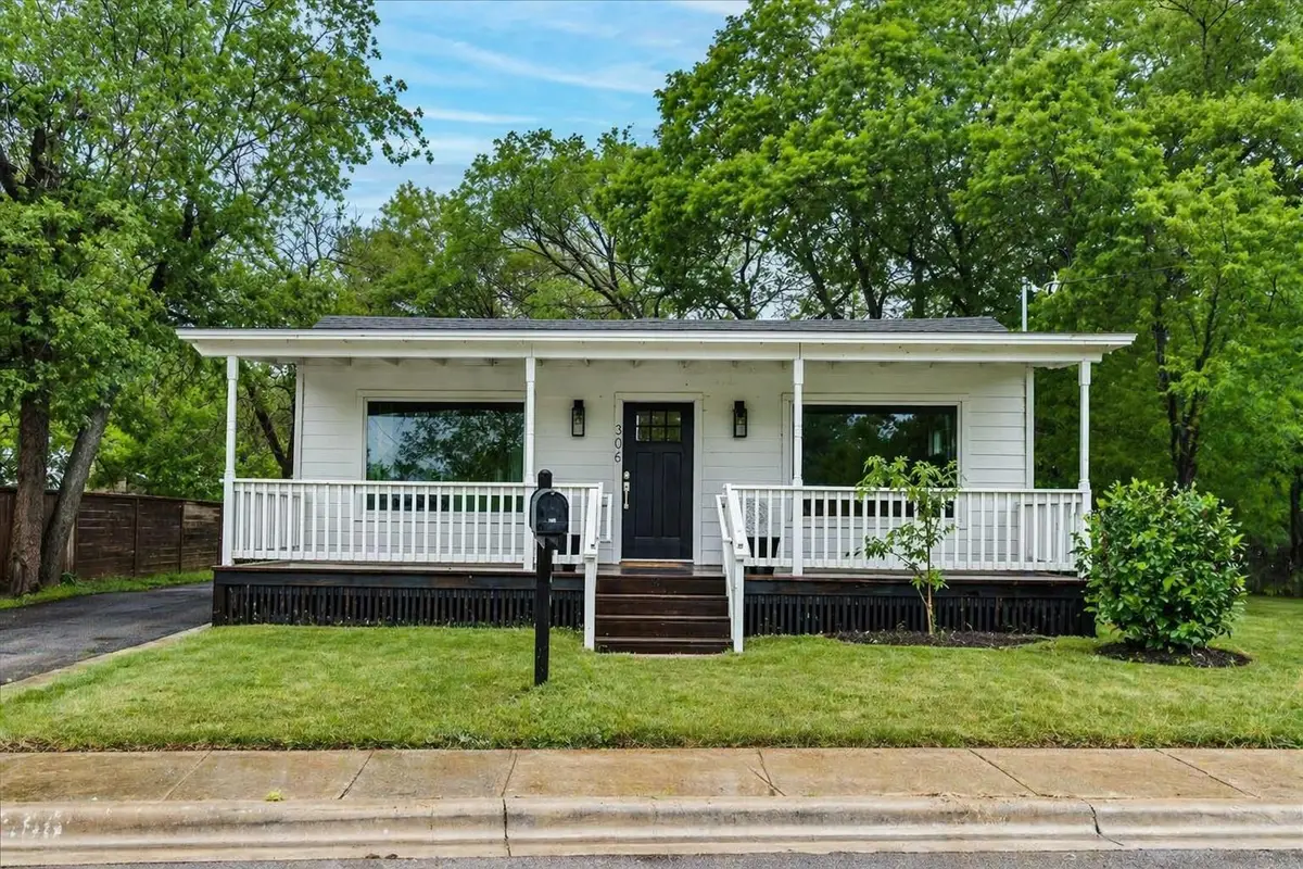 306 Juarez St, San Marcos, TX 78666 - #1