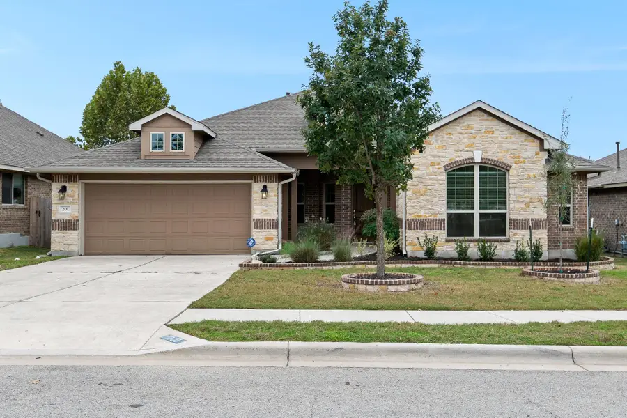 201 Loch Lomond St, Hutto, TX 78634 - Image #2
