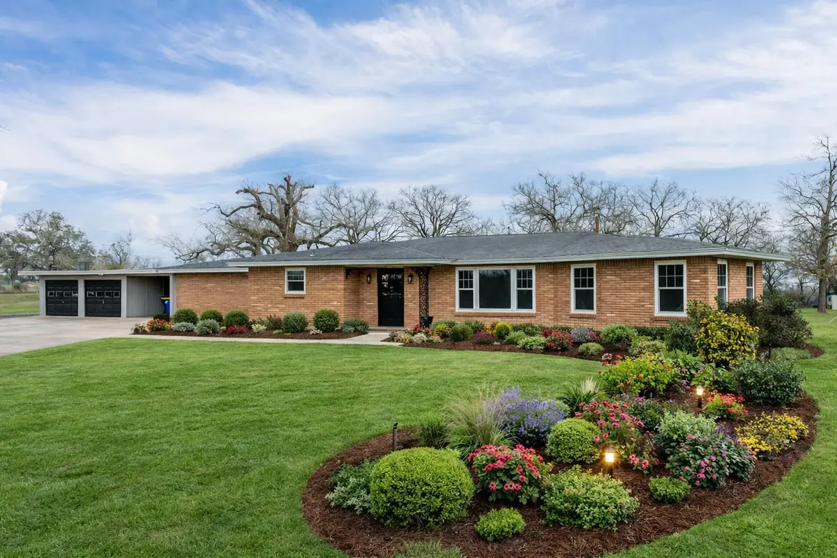 3534 E Hwy 90 A East Hl, Gonzales, TX 78629 - #1