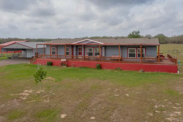 664 Garrett Rd, Yoakum, TX 77995