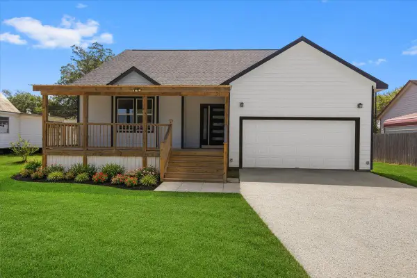 403 Jones St, Smithville, TX 78957
