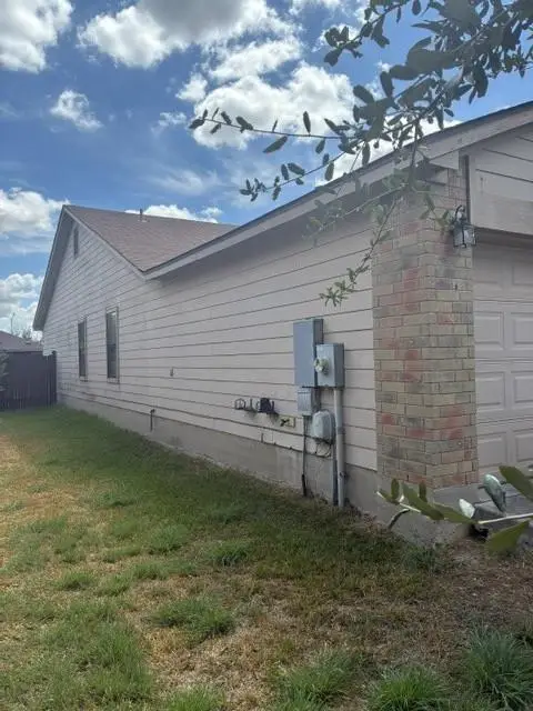112 Azolar St, San Marcos, TX 78666 - #3