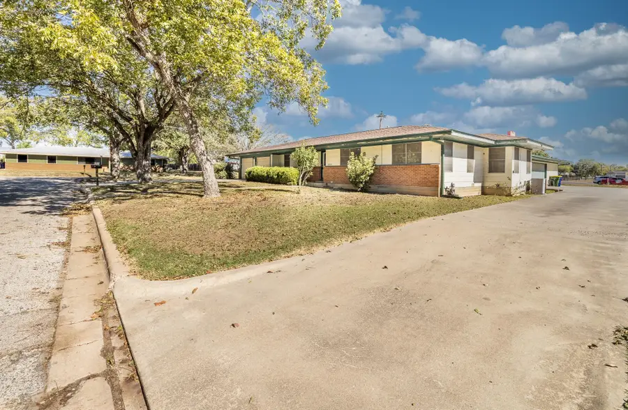 1724 Hickston St, Gonzales, TX 78629 - Image #3