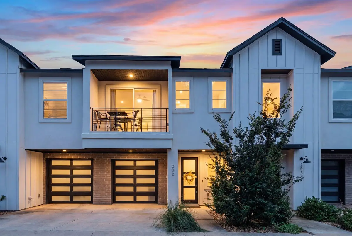 12001 Vista Parke Dr #202, Austin, TX 78726 - #1