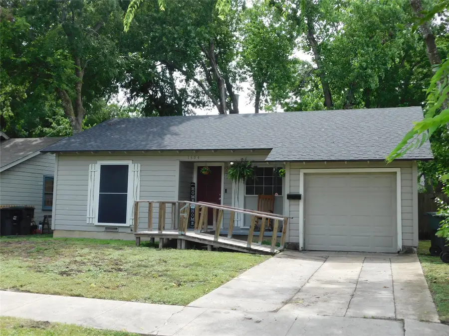 1304 S 19th St S, Temple, TX 76504 - #2