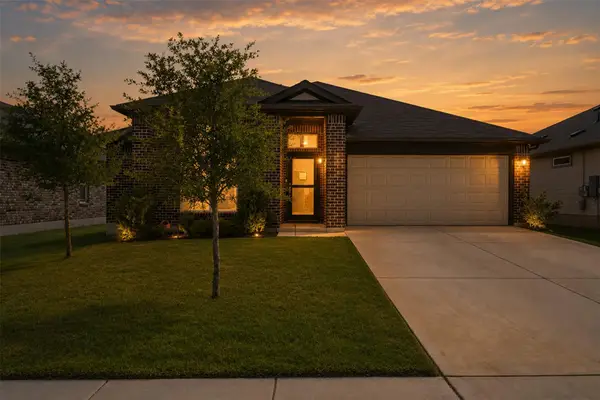 206 Canadian River Trl, Hutto, TX 78634