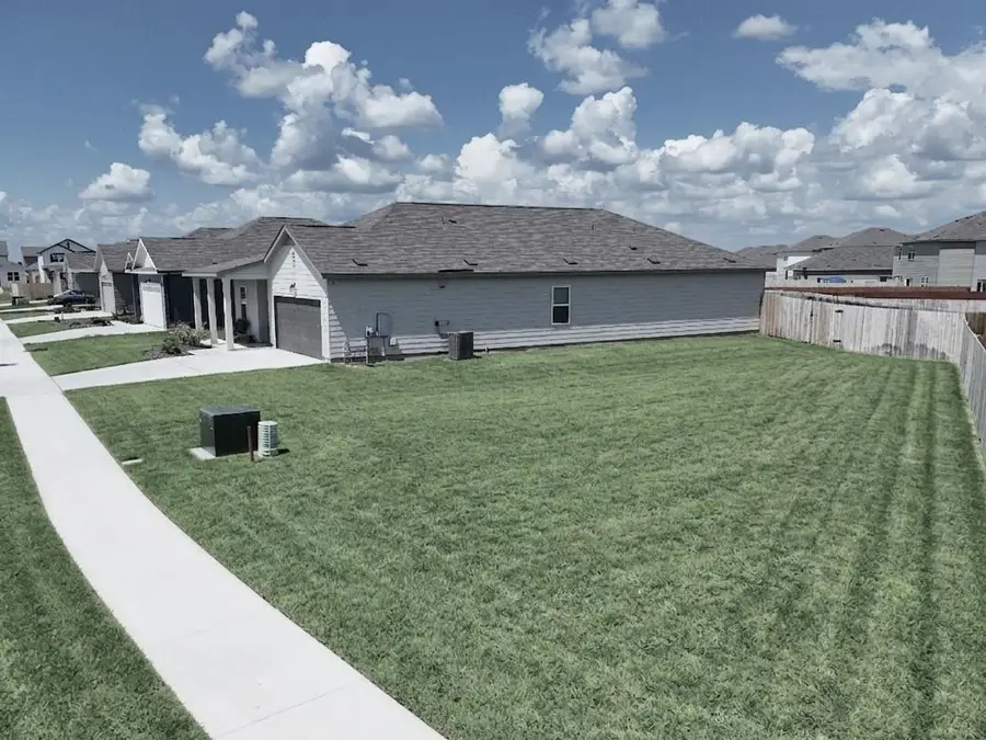 124 Blazilmar Ln, Taylor, TX 76574 - #2