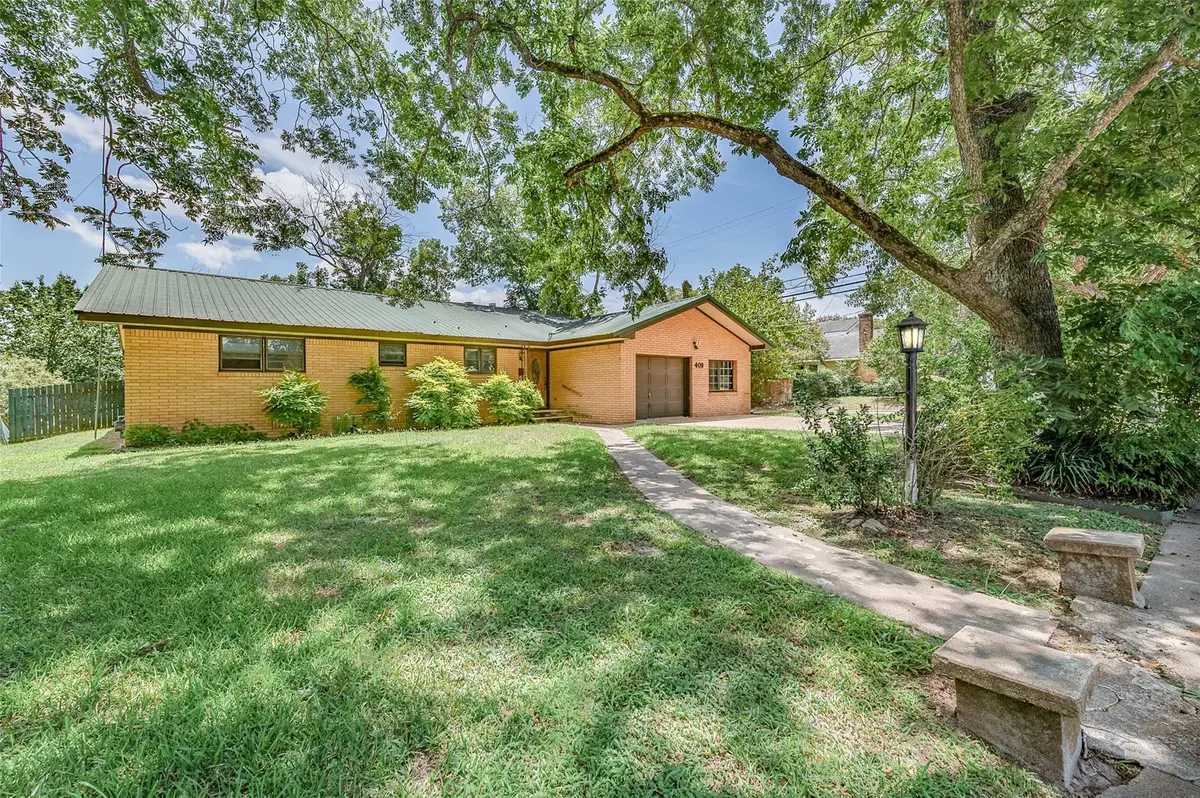 409 W Buffalo St, Caldwell, TX 77836 - #1
