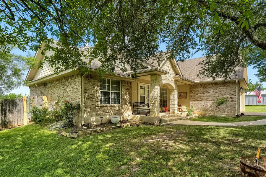 1105 2nd St, Jarrell, TX 76537 - #2