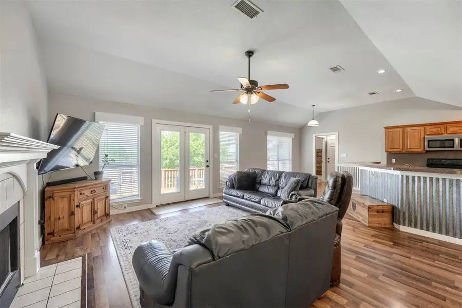 1105 2nd St, Jarrell, TX 76537 - #3