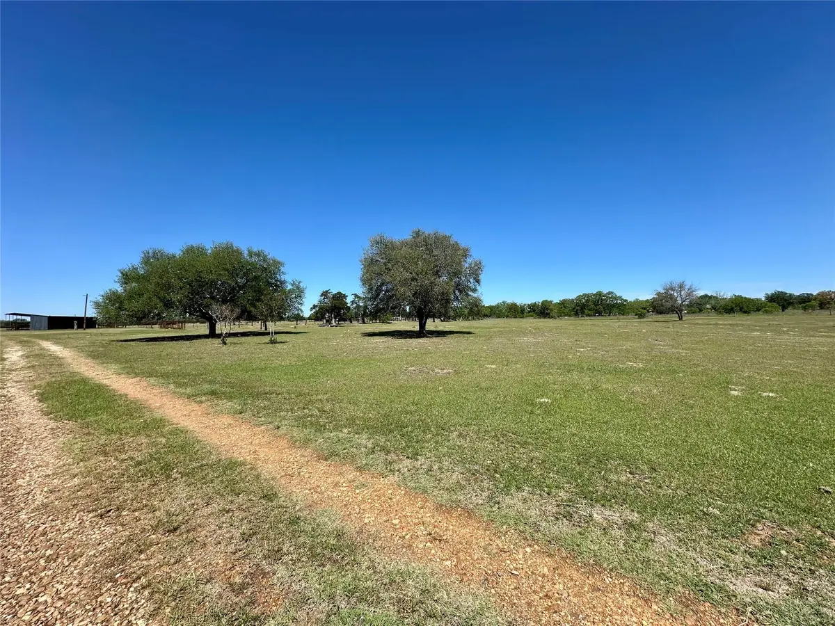 924 Hwy 95 S, Smithville, TX 78957 - #1