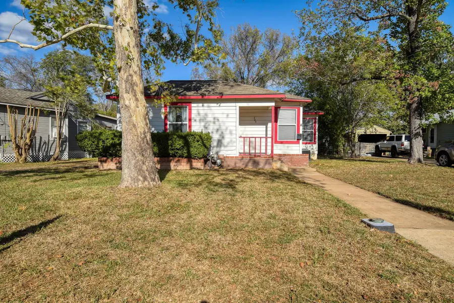 304 Cedar St, Bastrop, TX 78602 - Image #2