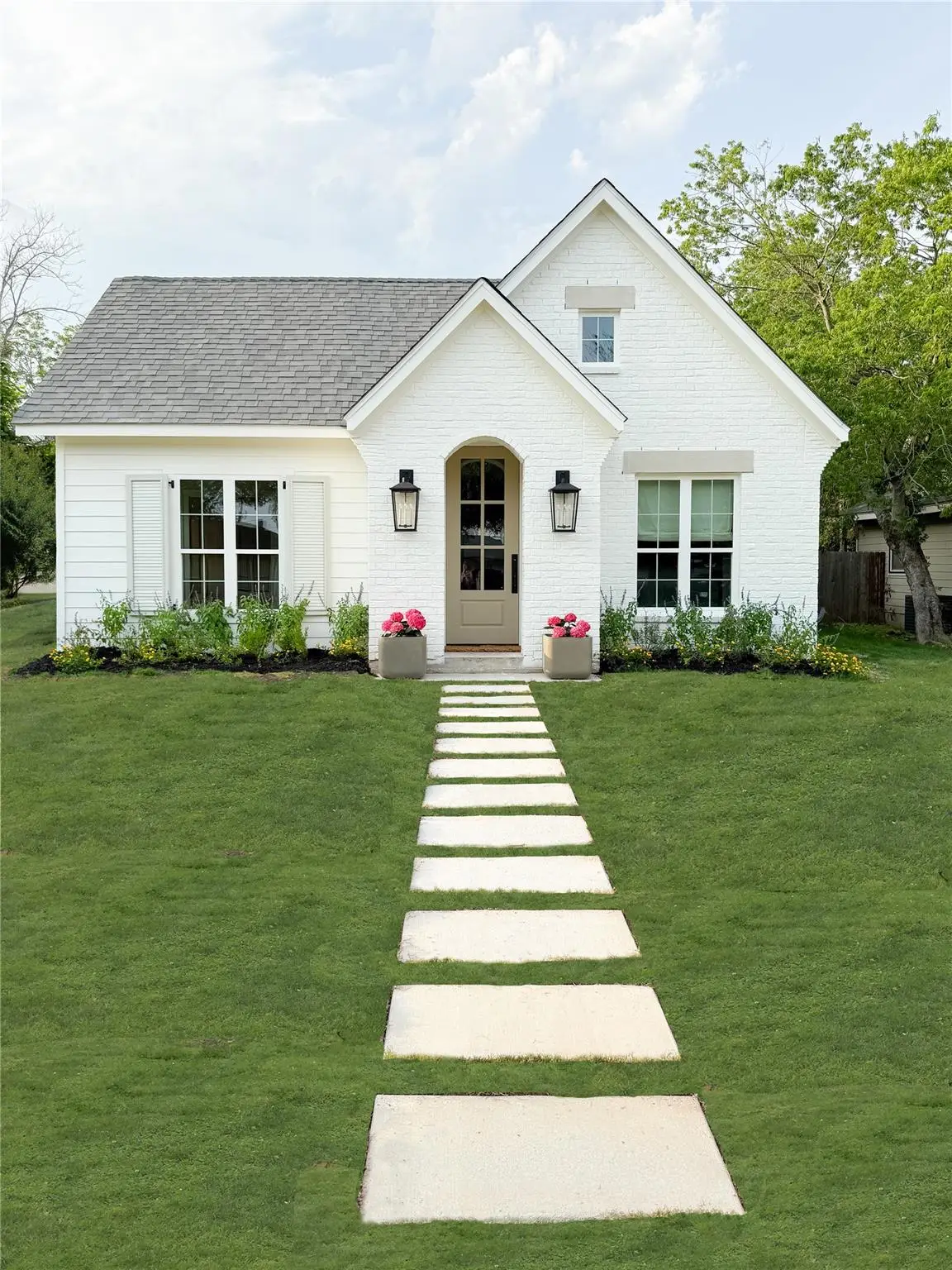 1120 W 3rd St, Taylor, TX 76574 - #1
