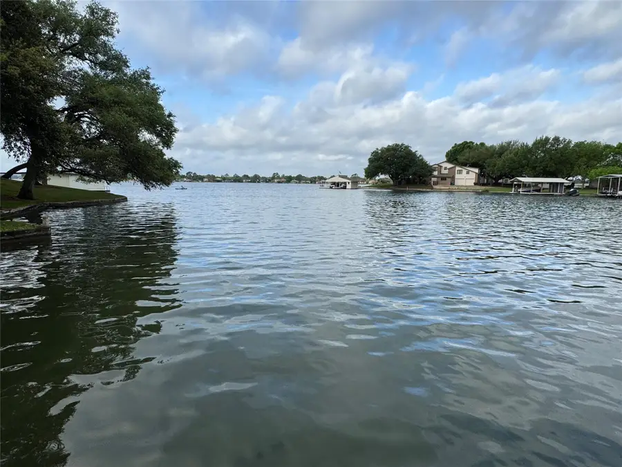 104 Bluebird Ln, Highland Haven, TX 78654 - #2