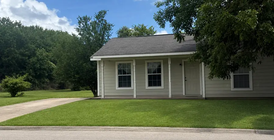 601 Cottonwood St, Lockhart, TX 78644 - #2