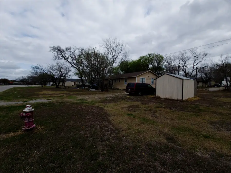 911 Brazos St, Lockhart, TX 78644 - #2