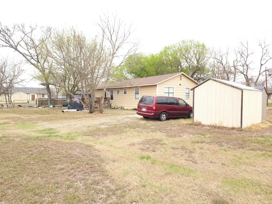 911 Brazos St, Lockhart, TX 78644 - #3