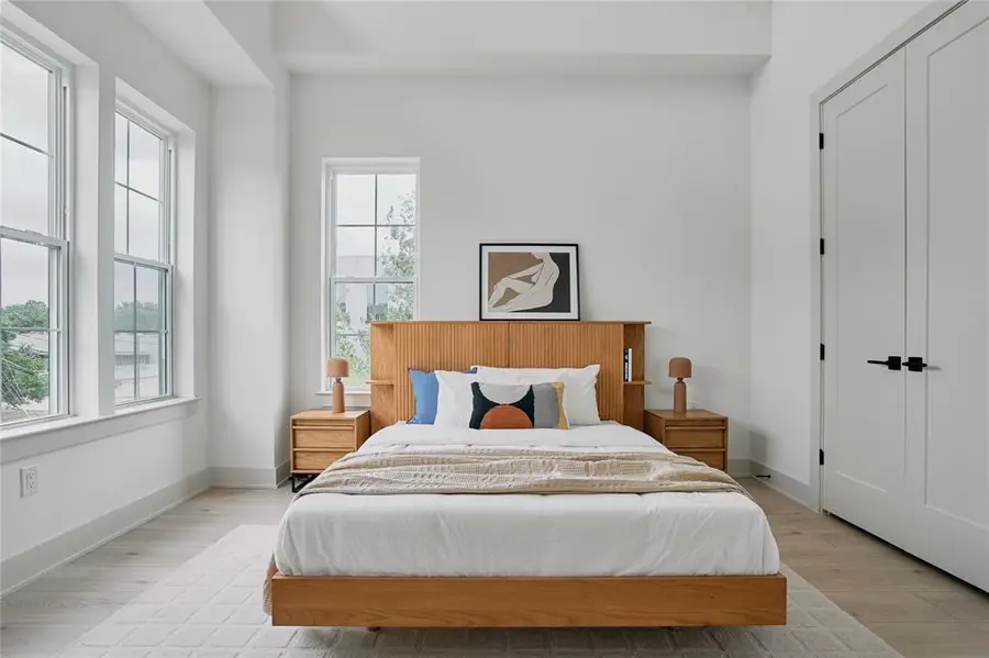 2209 Woodland Ave #201, Austin, TX 78741 - #3