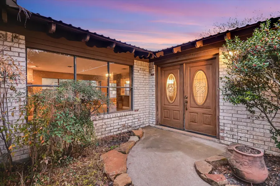 1005 Colorado St, Smithville, TX 78957 - #2