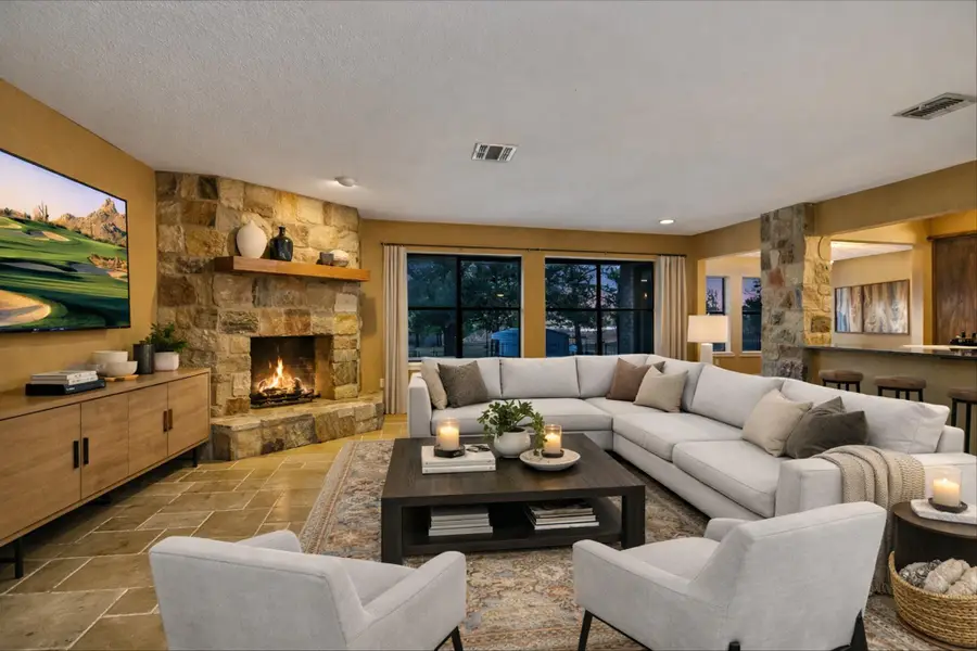 1005 Colorado St, Smithville, TX 78957 - #3