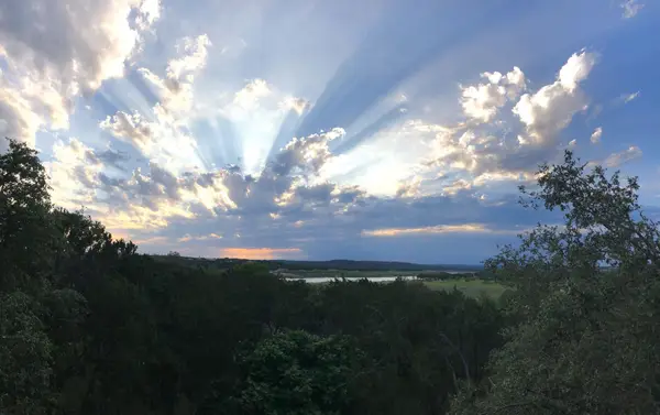 6400 Lakeshore Dr, Lago Vista, TX 78645