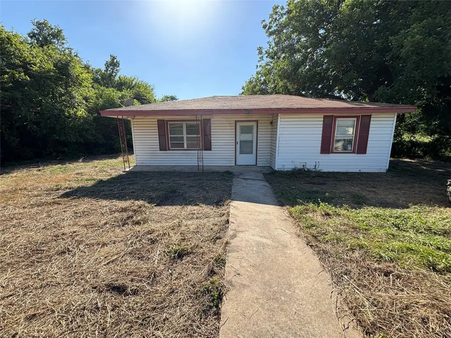 321 N Front St, Holland, TX 76534 - #2