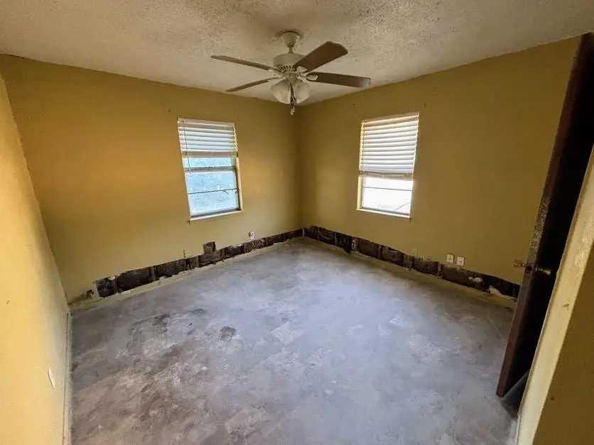 321 N Front St, Holland, TX 76534 - #3