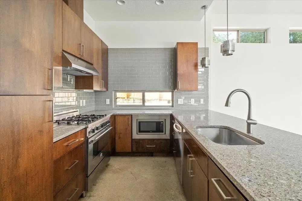 2501 E 9th St, Austin, TX 78702 - #1
