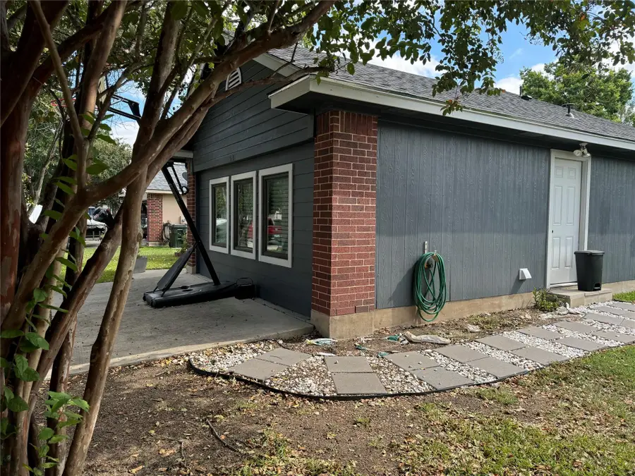 291 Brian Ln, Kyle, TX 78640 - #3