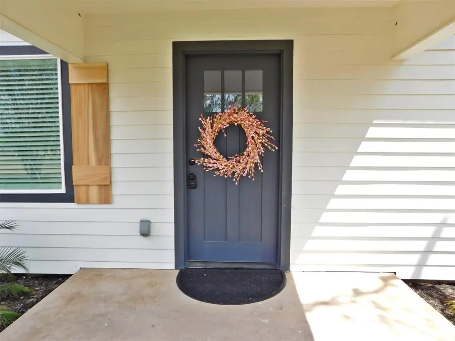 205 E Train St, Ellinger, TX 78938 - #3