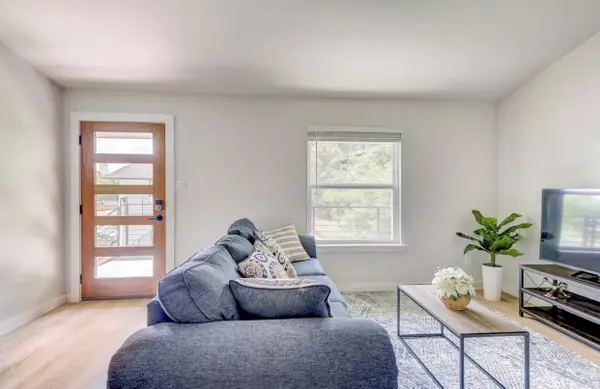 1205 Hollow Creek Dr #202, Austin, TX 78704