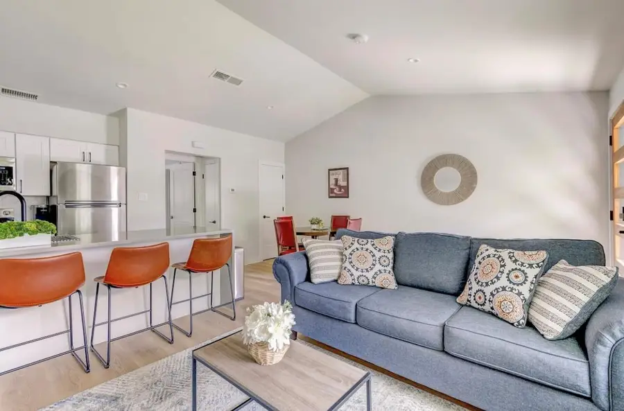 1205 Hollow Creek Dr #202, Austin, TX 78704 - Image #3