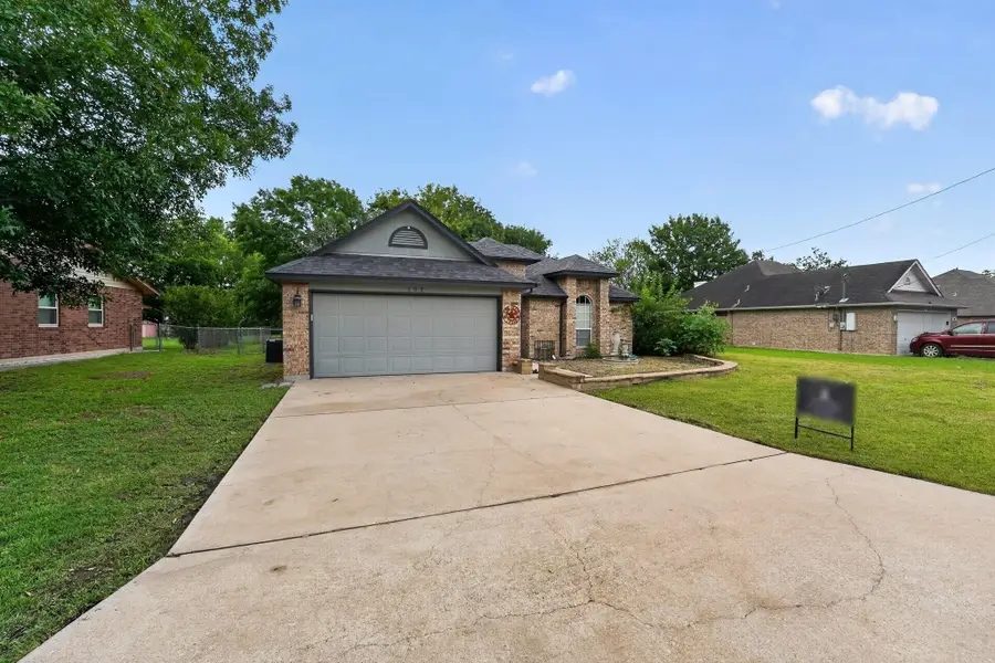 102 Hummingbird Ln, Lockhart, TX 78644 - #2