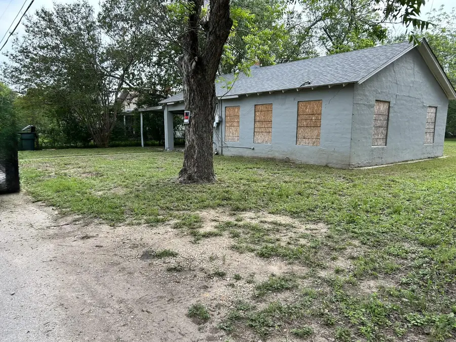 222 N Vaughan Ave, Seguin, TX 78155 - #3