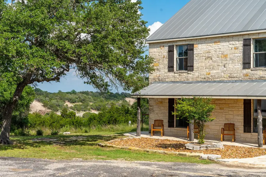 117 Point Rd, Fredericksburg, TX 78624 - #3