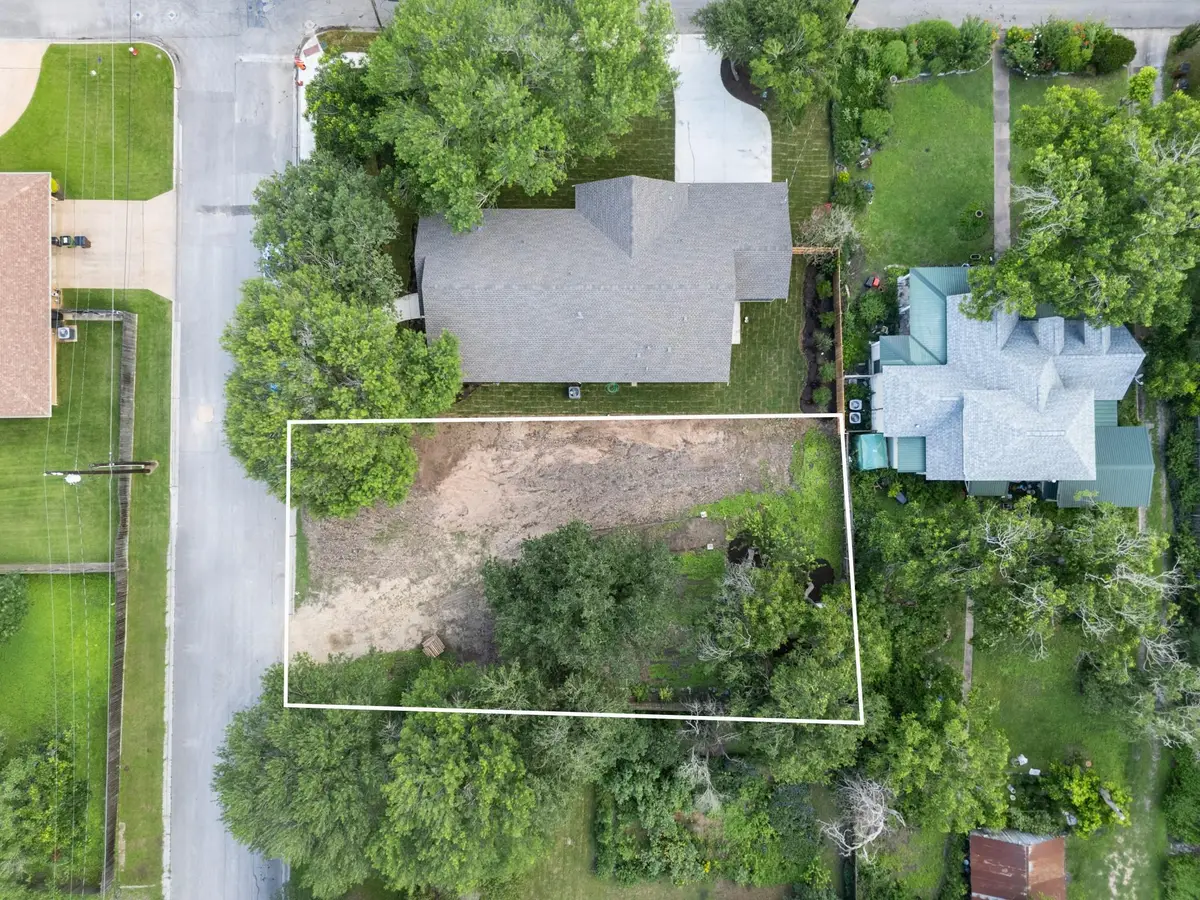 610 Cibilo St, Lockhart, TX 78644 - #1