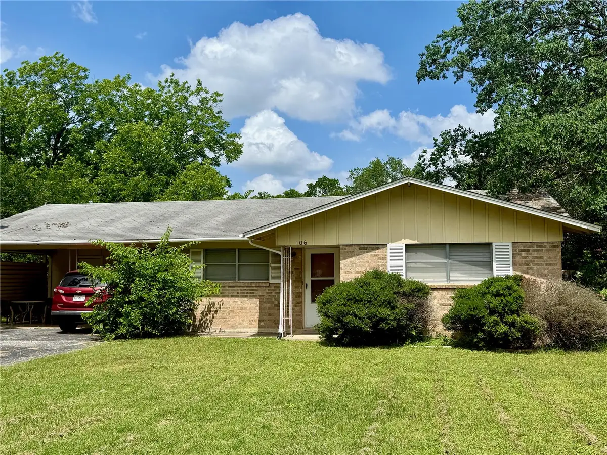 106 San Jacinto St, Lockhart, TX 78644 - #1