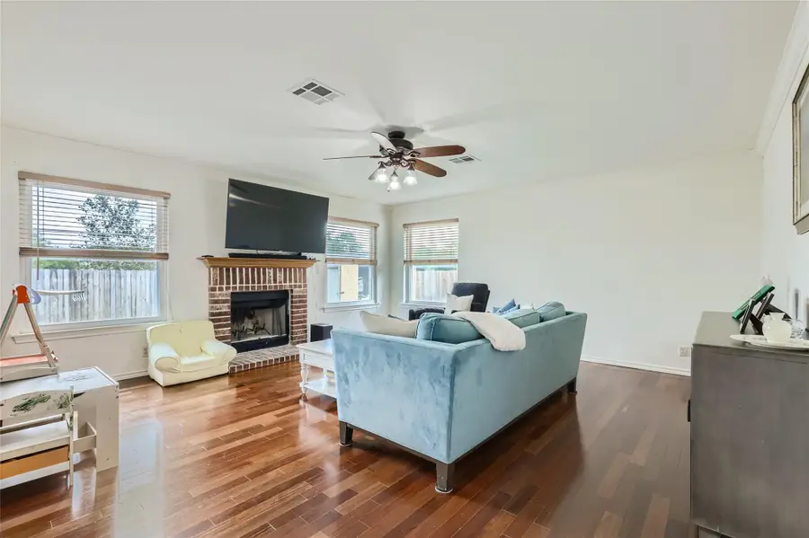 500 Hawthorne Ln, Round Rock, TX 78664 - #3